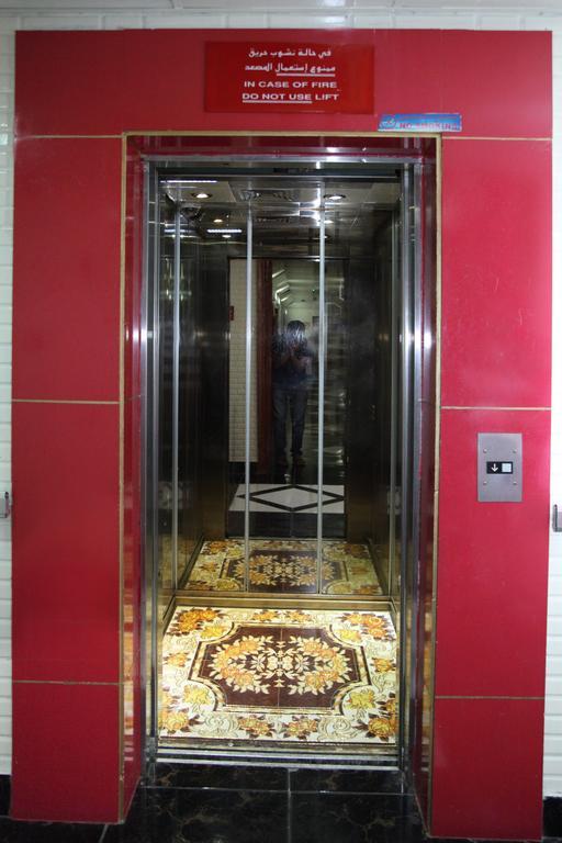 Zaineast Hotel Dubai Exterior foto