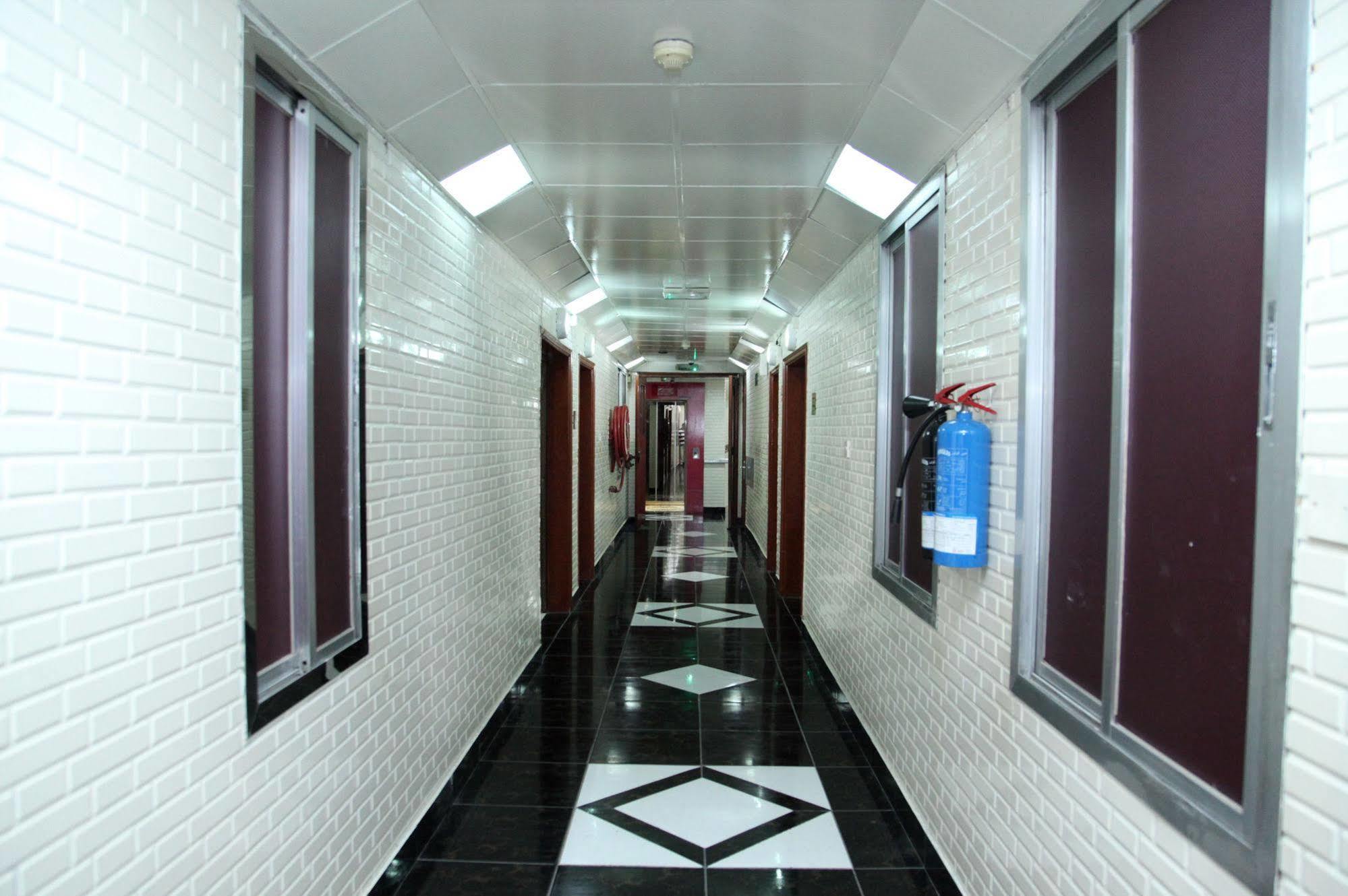 Zaineast Hotel Dubai Exterior foto
